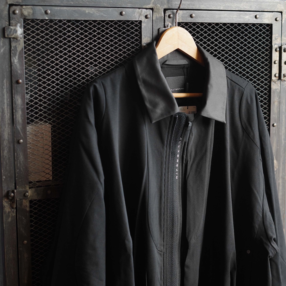 <SPAN>DESCENTE ALLTERRAIN流のウールブルゾン。</SPAN>