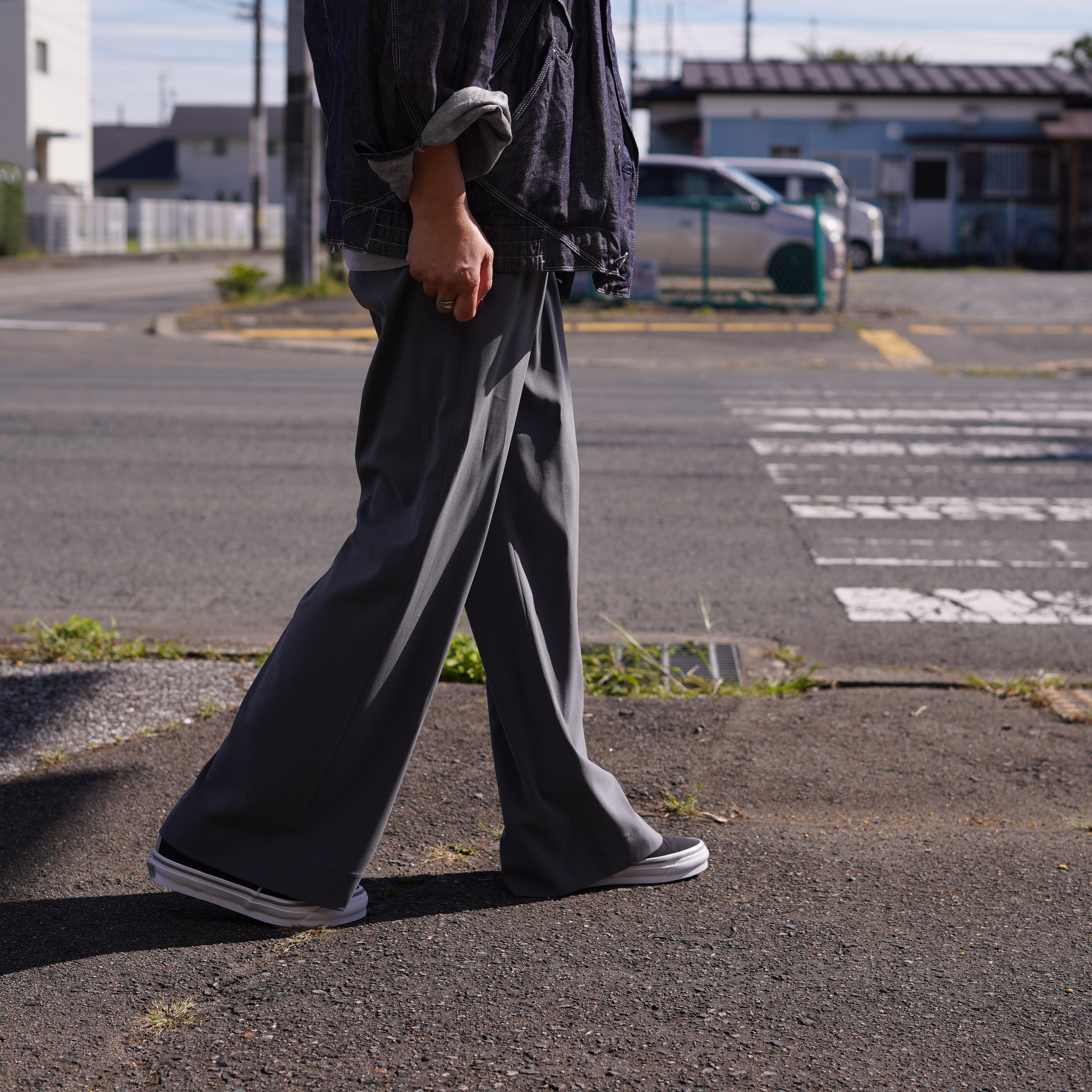<SPAN>HYKE｜美シルエットのパンツと、毎日持ちたいポーチ</SPAN>