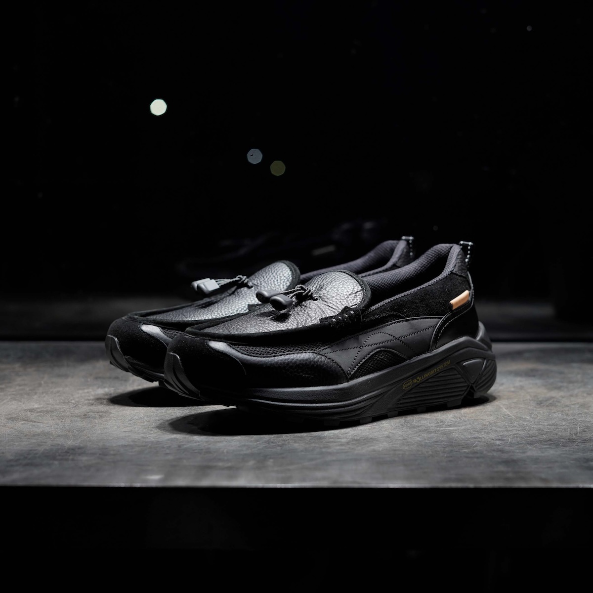 <span>ミックス感で魅せる polar loafer</span>