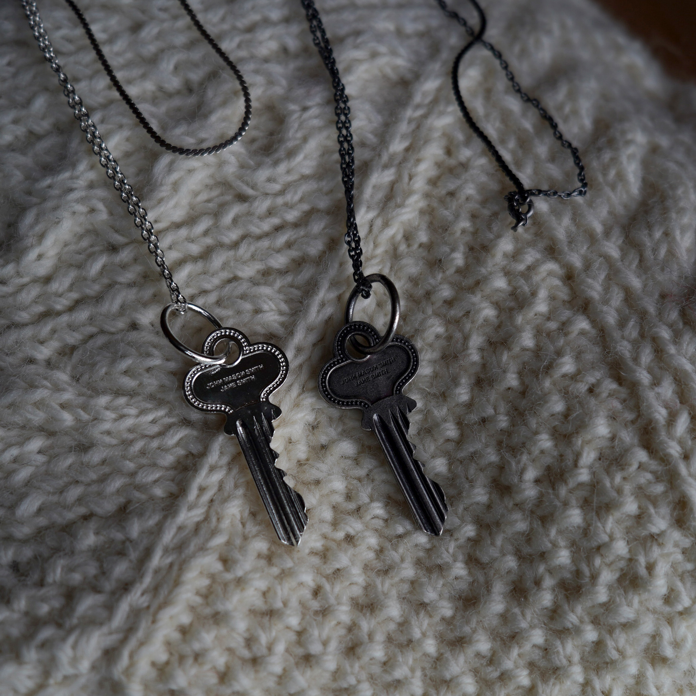 <span>使い込むほどに風合いが増す、JANE SMITHのKEY NECKLACE</span>