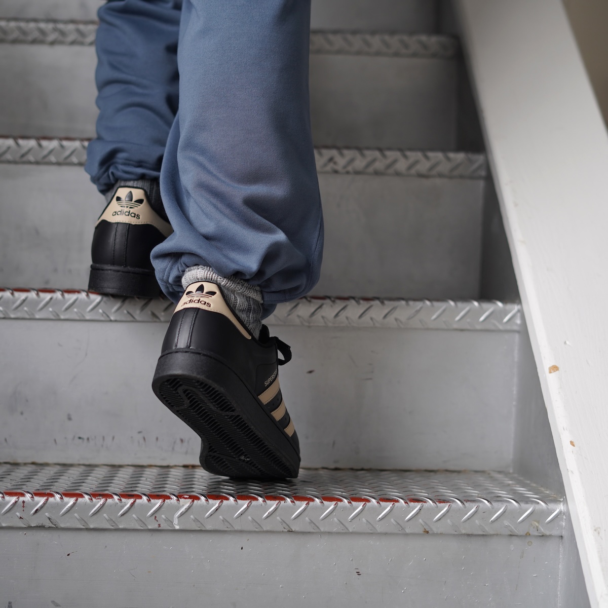 adidas Originals / Superstar II (Core Black × Stone Khaki)