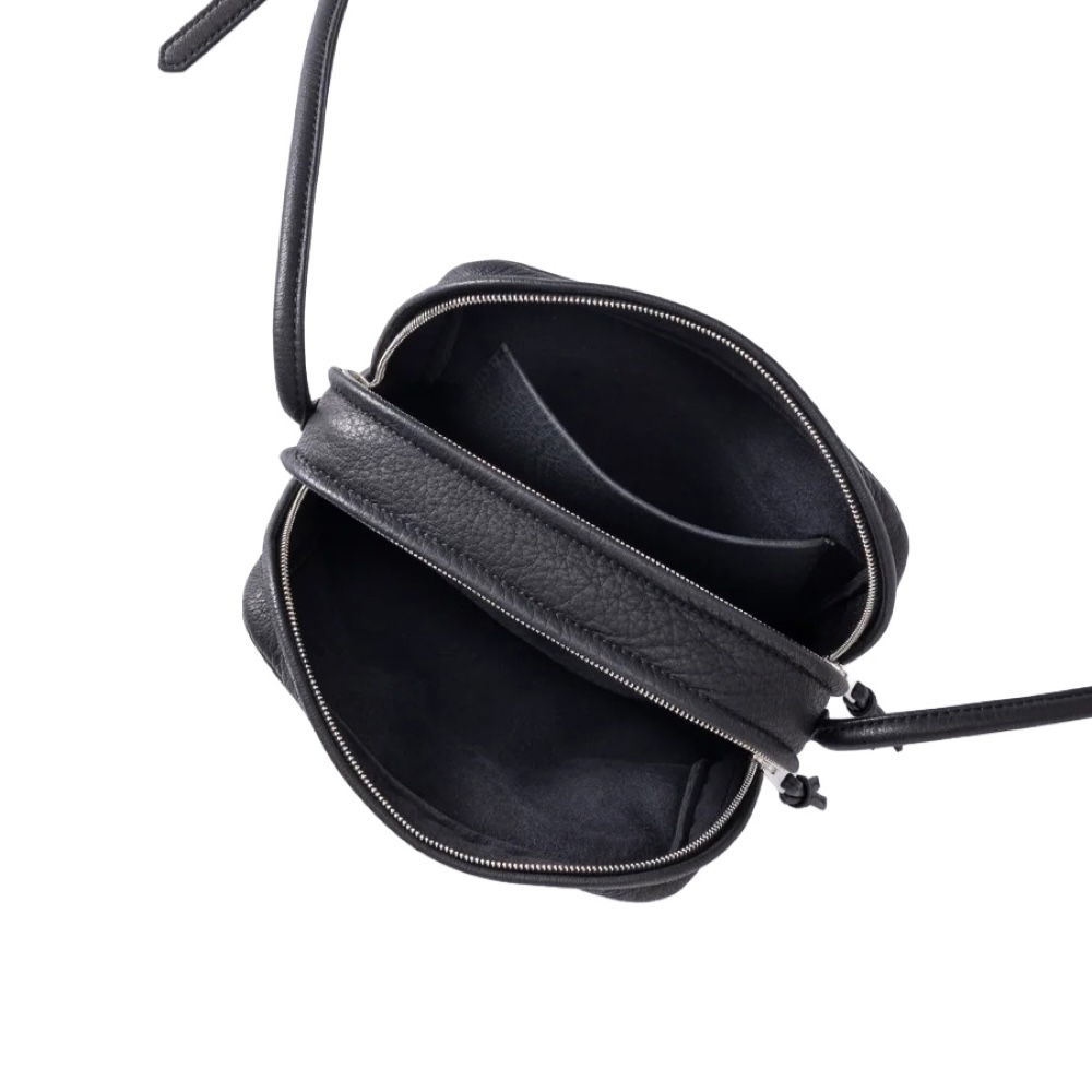 Aeta / SQUARE SHOULDER (Black) 収納部