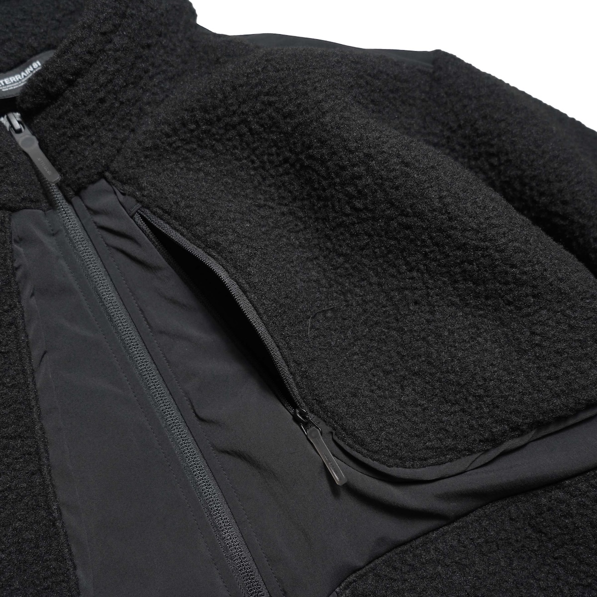 DESCENTE ALLTERRAIN 81  / FUTURE BOA FLEECE JACKET  (Black) 胸ポケット