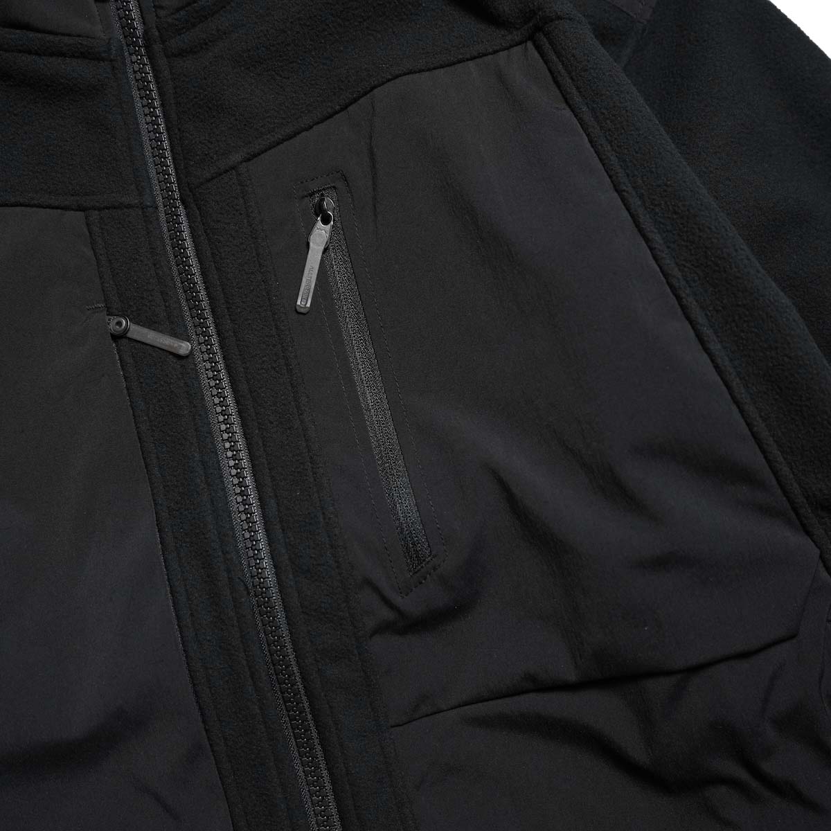 DESCENTE ALLTERRAIN 81 / 3L FLEECE JACKET  (Black) 胸ポケット