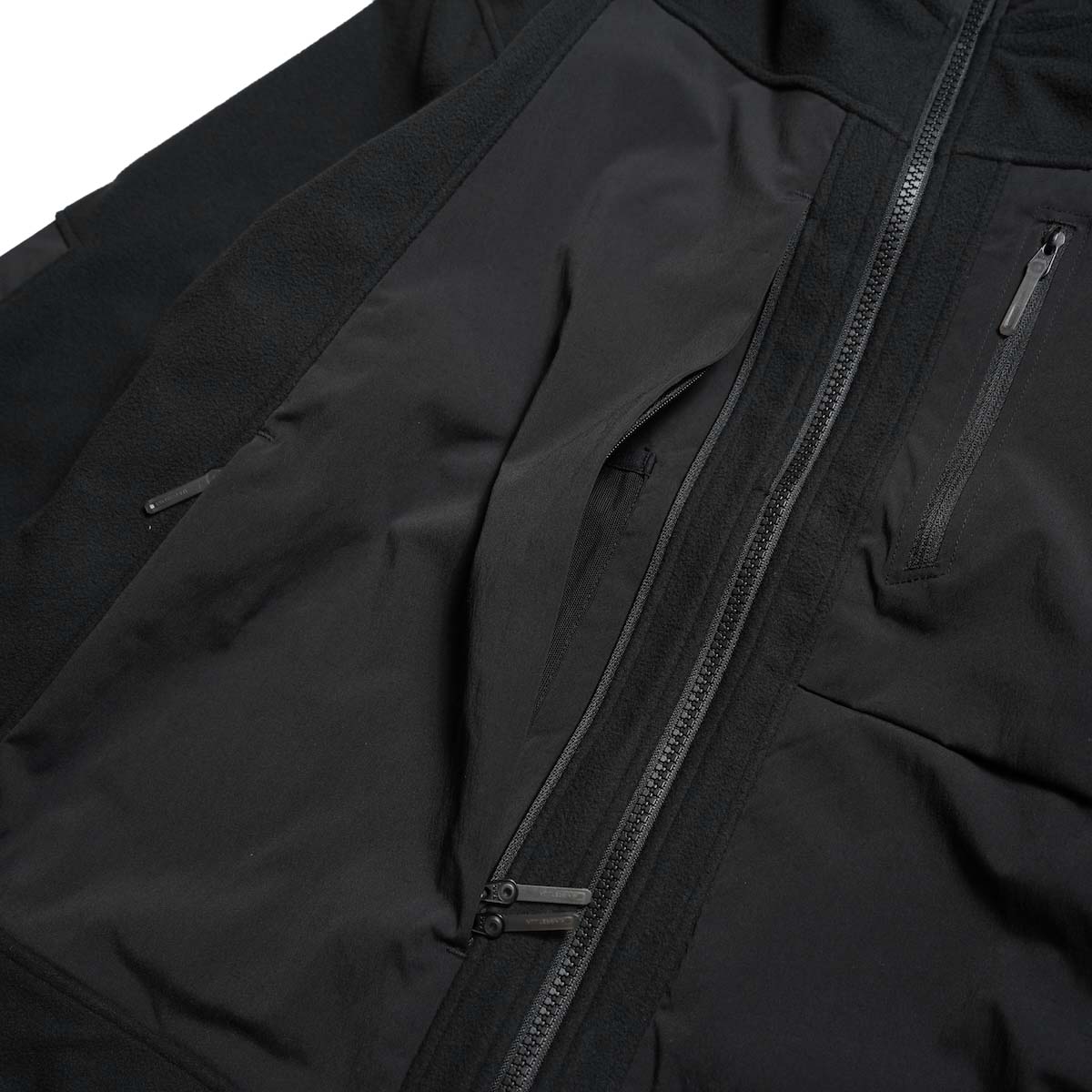 DESCENTE ALLTERRAIN 81 / 3L FLEECE JACKET  (Black) フロントポケット