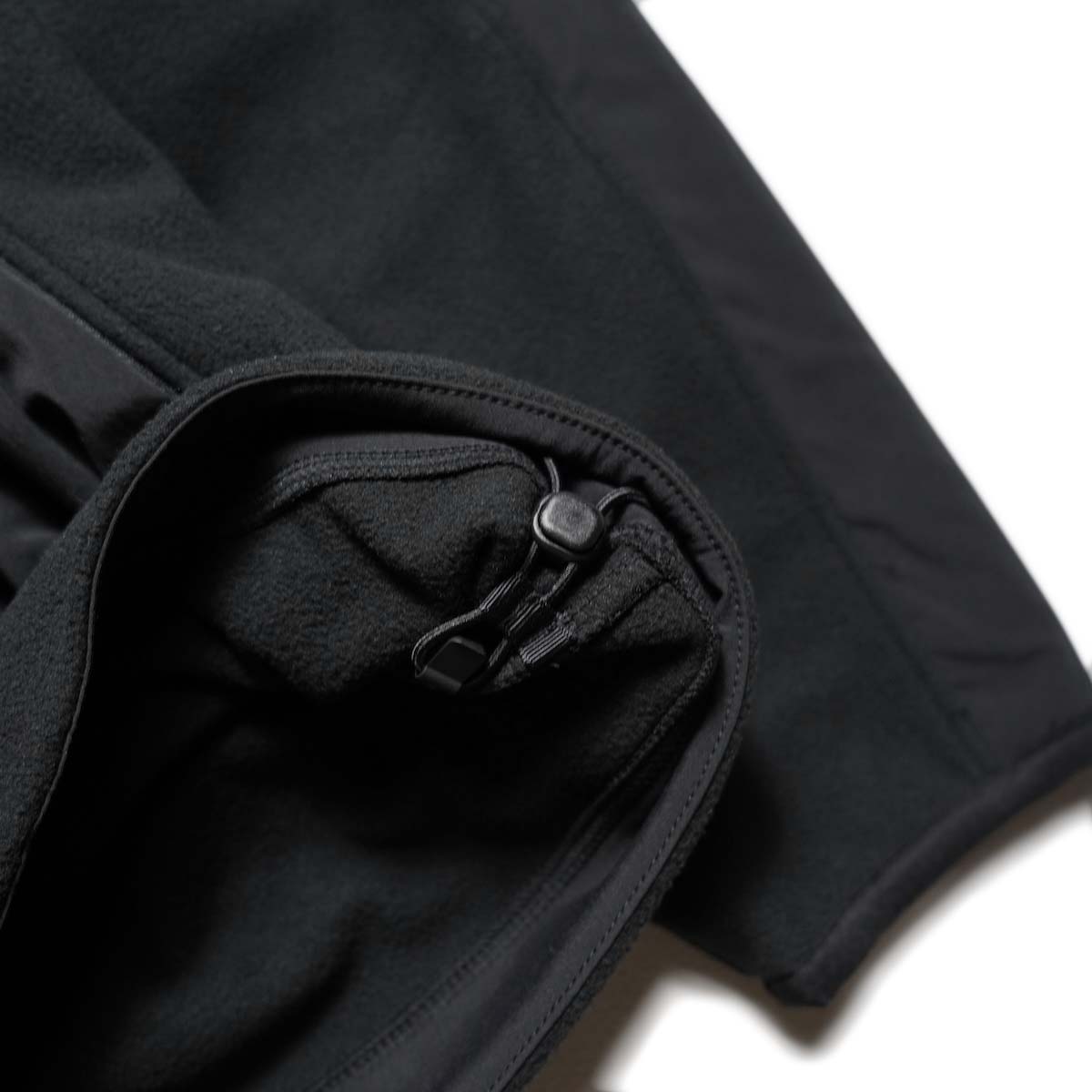 DESCENTE ALLTERRAIN 81 / 3L FLEECE JACKET  (Black) 裾コード
