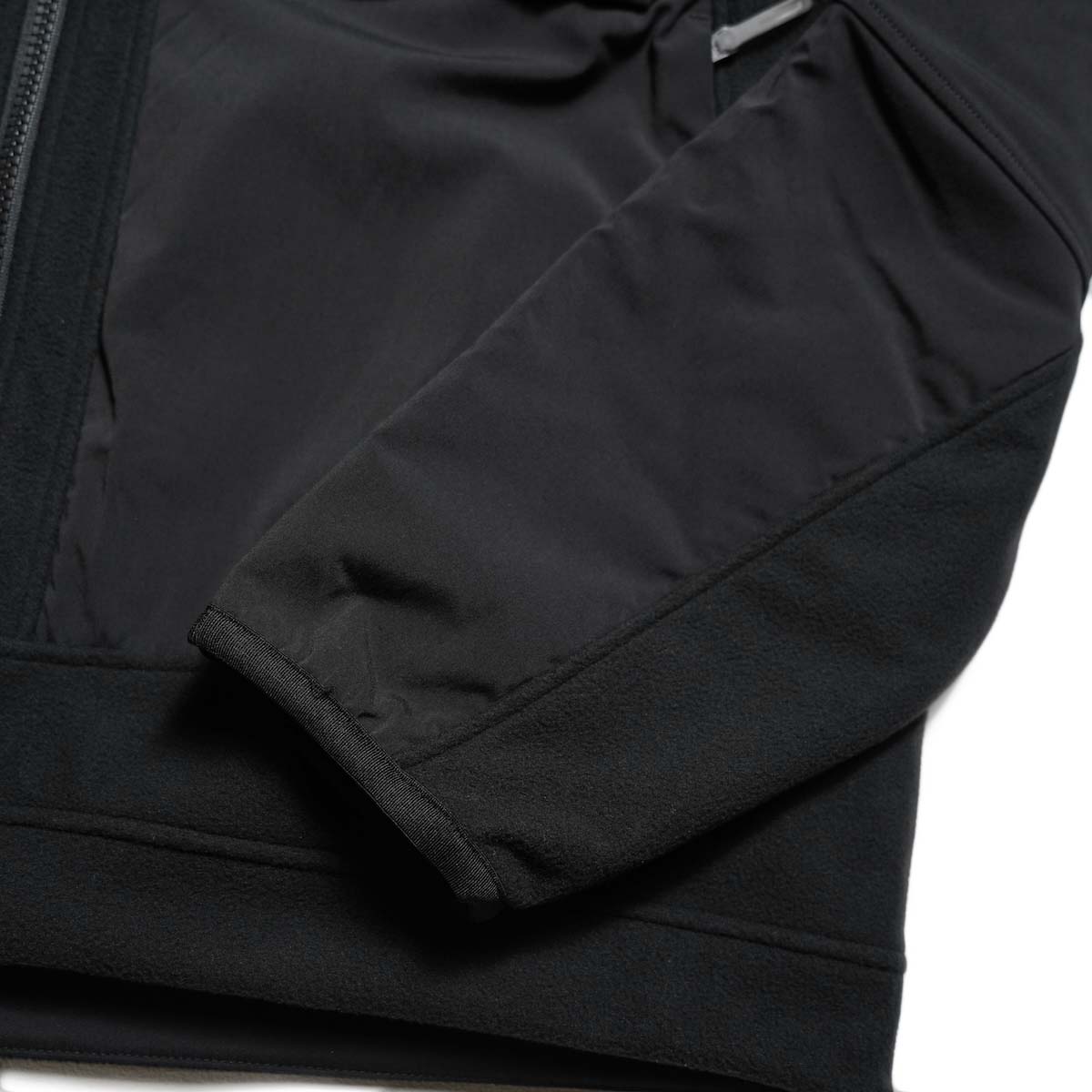 DESCENTE ALLTERRAIN 81 / 3L FLEECE JACKET  (Black) 袖先