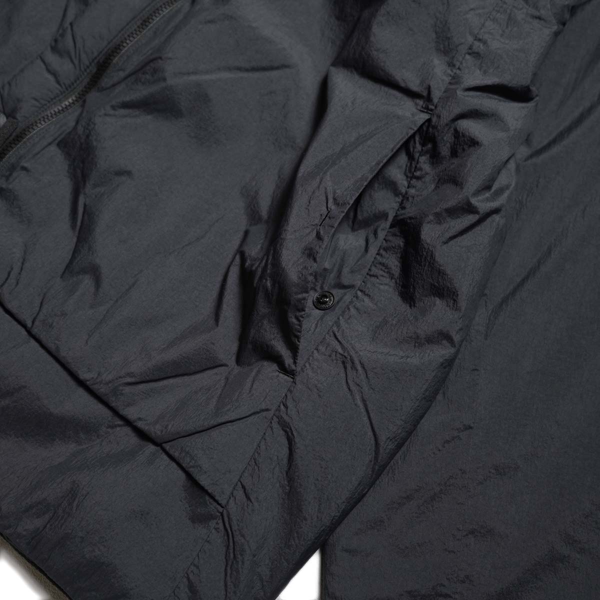 DESCENTE ALLTERRAIN 81 / INSULATED CARDIGAN  (Black) サイドポケット