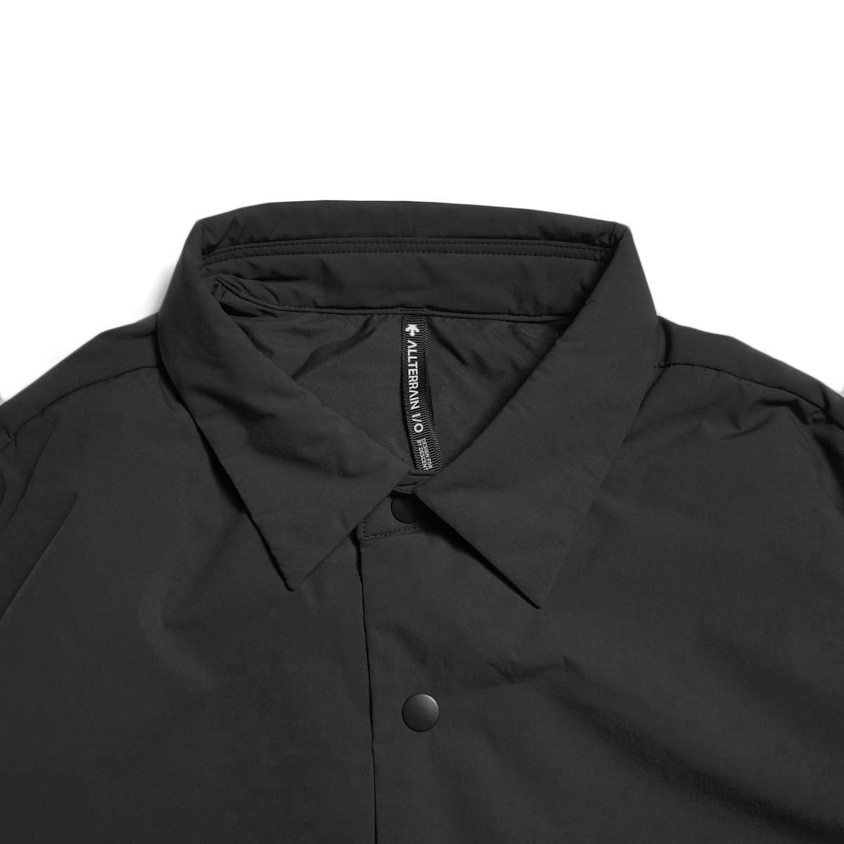 DESCENTE ALLTERRAIN I/O / INSULATED LIGHTWEIGHT L/S SHIRT  (Smoke Black) 襟元