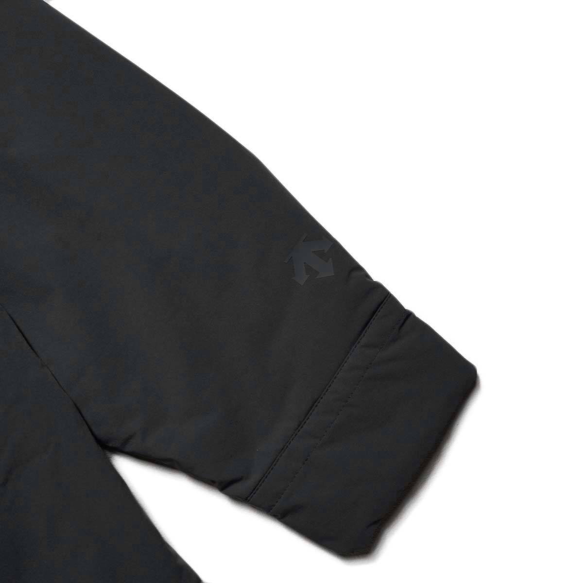 DESCENTE ALLTERRAIN I/O / INSULATED LIGHTWEIGHT L/S SHIRT  (Smoke Black) 袖先