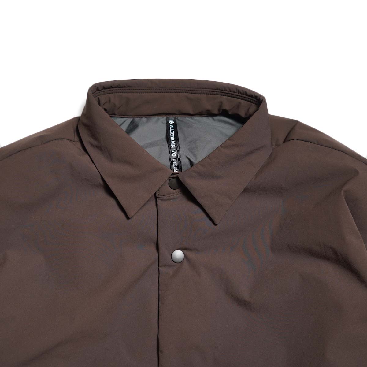 DESCENTE ALLTERRAIN I/O / INSULATED LIGHTWEIGHT L/S SHIRT  (Soil Brown) 襟元