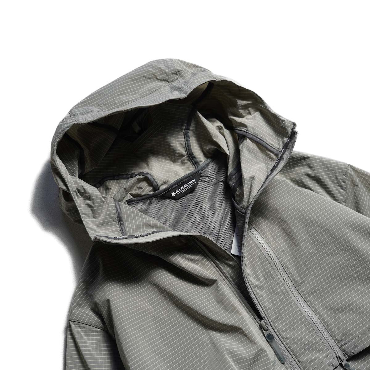 DESCENTE ALLTERRAIN 81 / GREYISH RIPSTOP PARKA (White heather)
