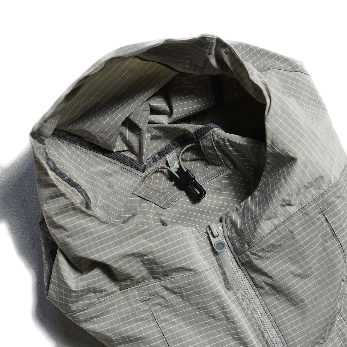 DESCENTE ALLTERRAIN 81 / GREYISH RIPSTOP PARKA (White heather)