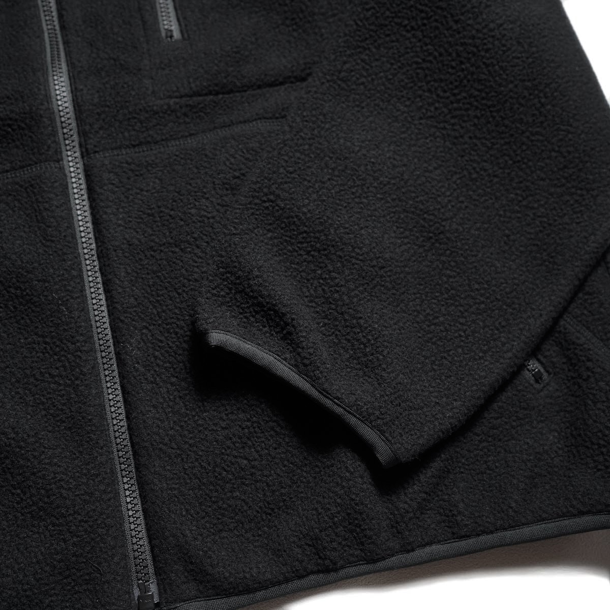 A.P.C. / VESTE-POLAIRE フリースブルゾン (Black) 袖先