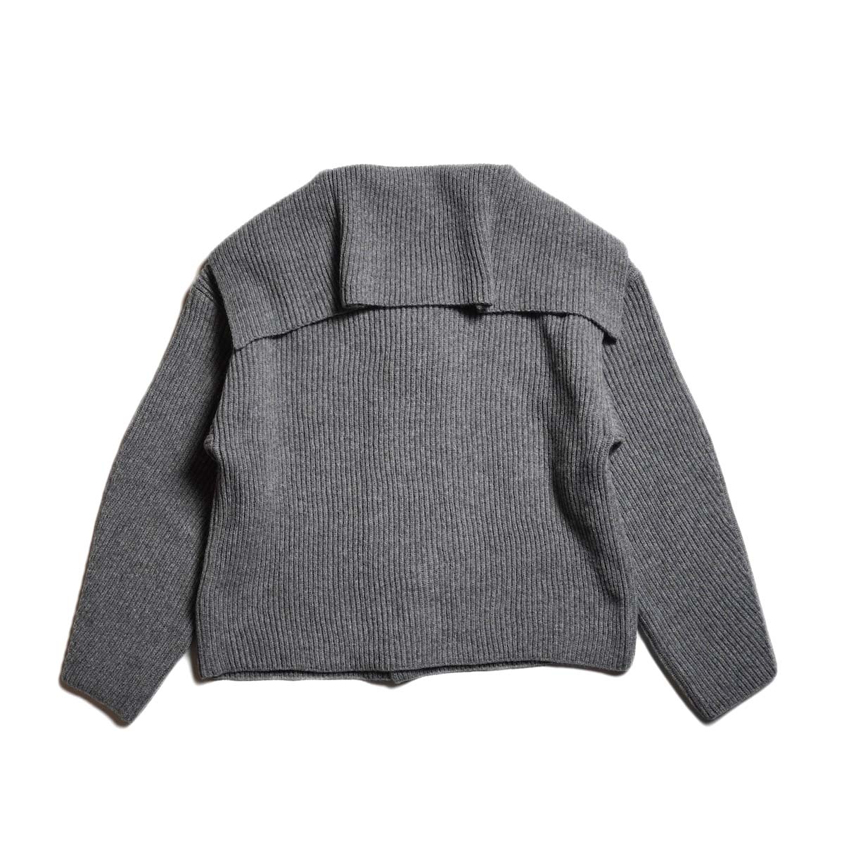 ARCHI / DOUBLE KNIT CARDIGAN (Charcoal) 背面