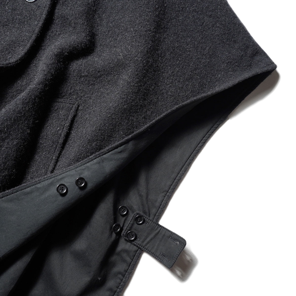 ARMEN / MELTON DOUBLE BREASTED CAPE (Dk Charcoal)