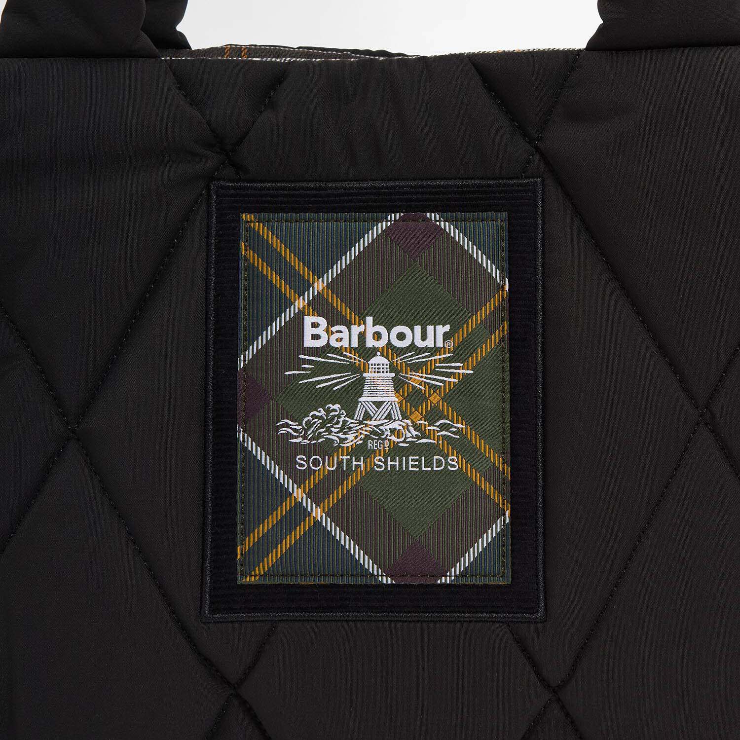 Barbour / CONNIE MINI QUILTED TOTE BAG (Black) 正面、ロゴ
