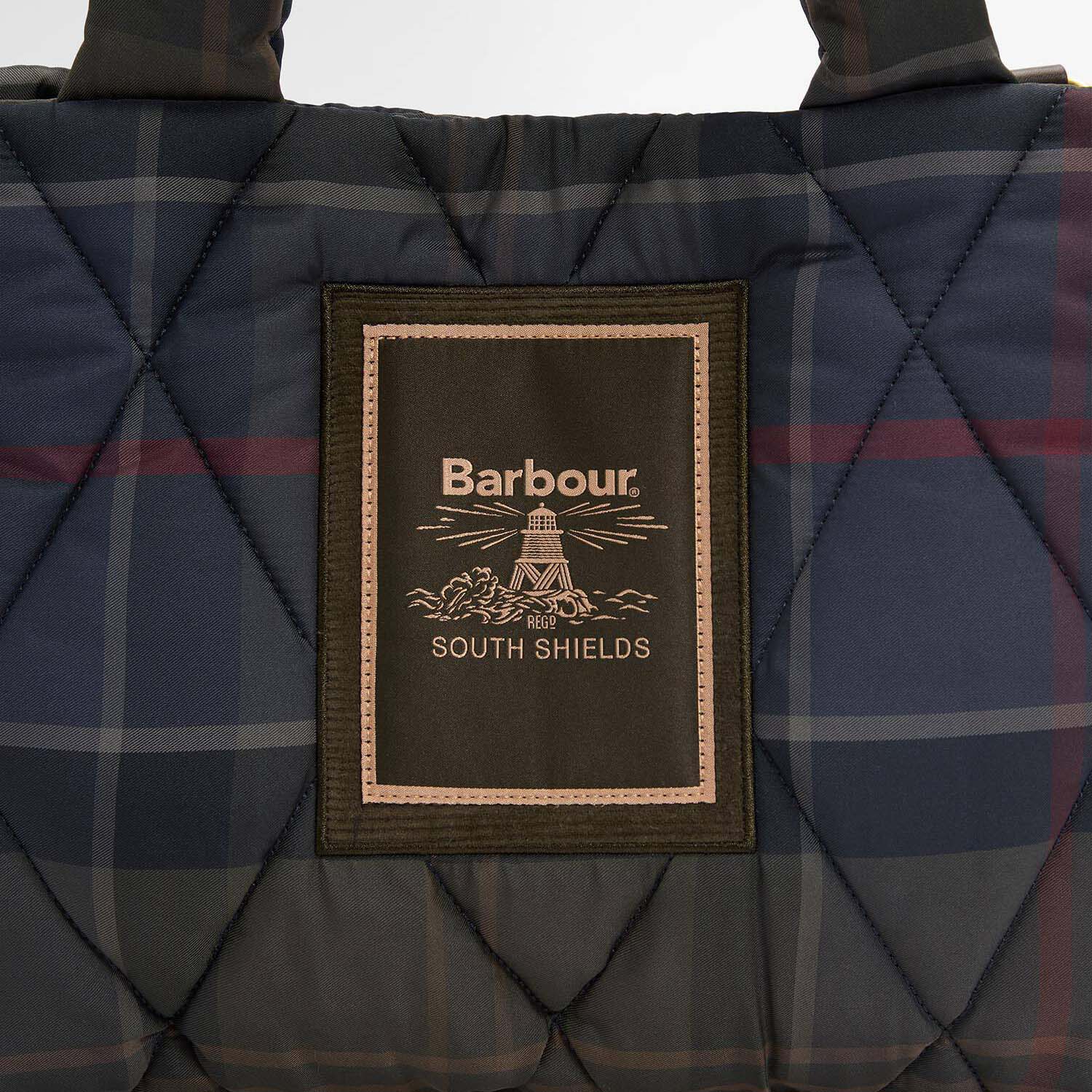 Barbour / TARTAN ARLENE MINI QUILTED TOTE BAG (Dk Green) 正面、ロゴ