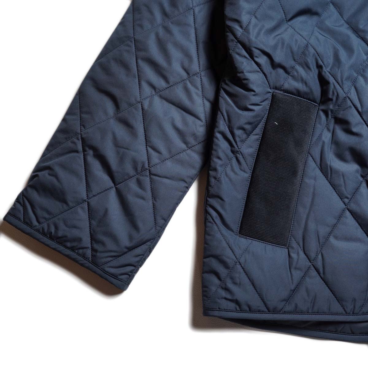 Barbour / ABERCORN QUILTED JACKET (Dk Navy / Ancient) 袖