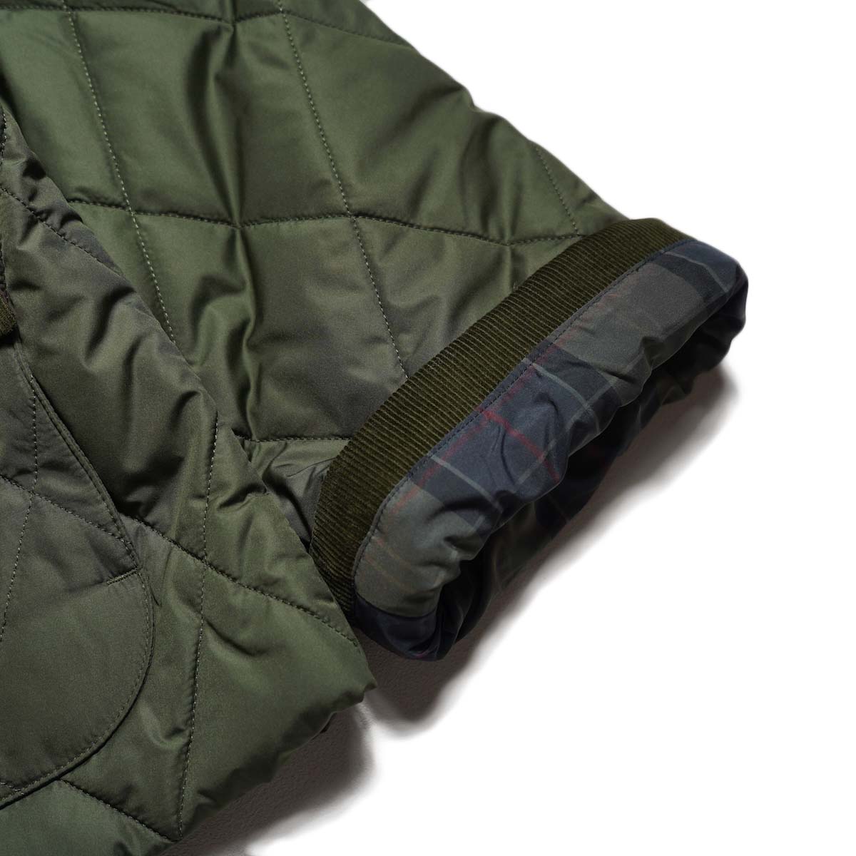 Barbour / KILNWICK QUILTED JACKET (Khaki) 袖、裏地