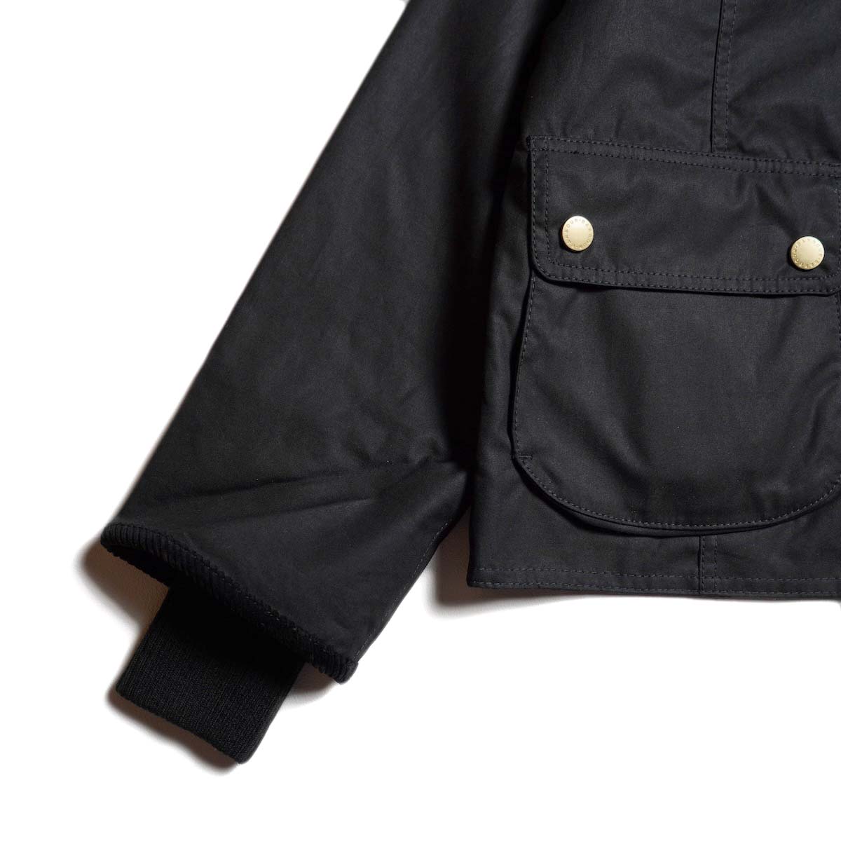 Barbour / CROPPED BEADNELL WAX JACKET (Black) 袖