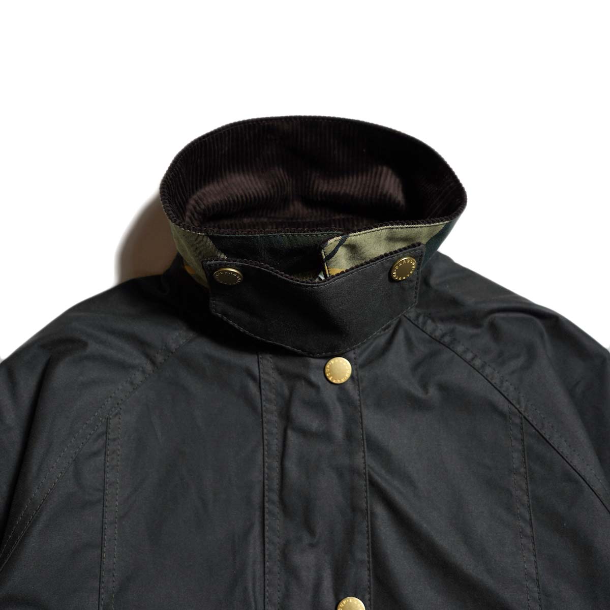 Barbour / CROPPED BEADNELL WAX JACKET (Sage Green) 襟ストラップ