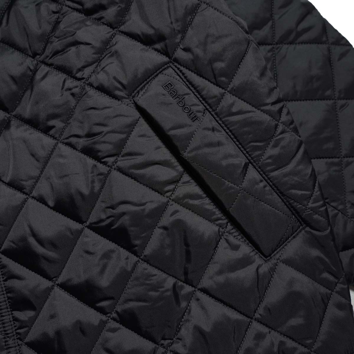 Barbour / OS TRANSPORT QUILTED JACKET (Black) ポケット、刺繍