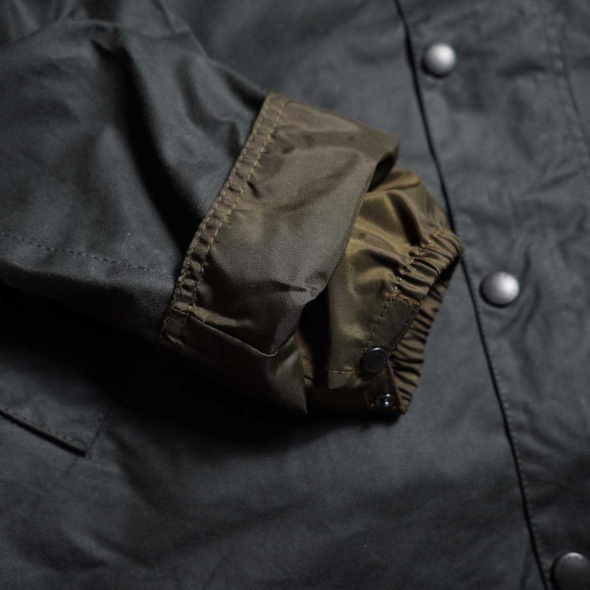 Barbour / OS TRANSPORT WAX JACKET (Sage Green)  袖先