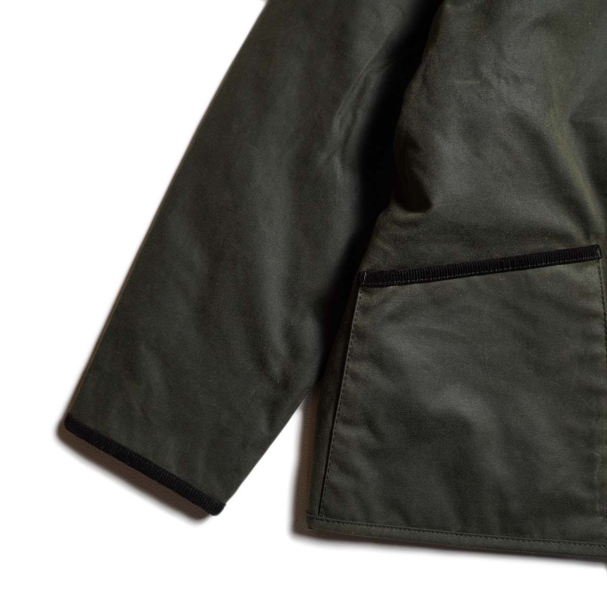 Barbour / LIDDESDAIE WAX SHORT JACKET (Sage Green) 袖先