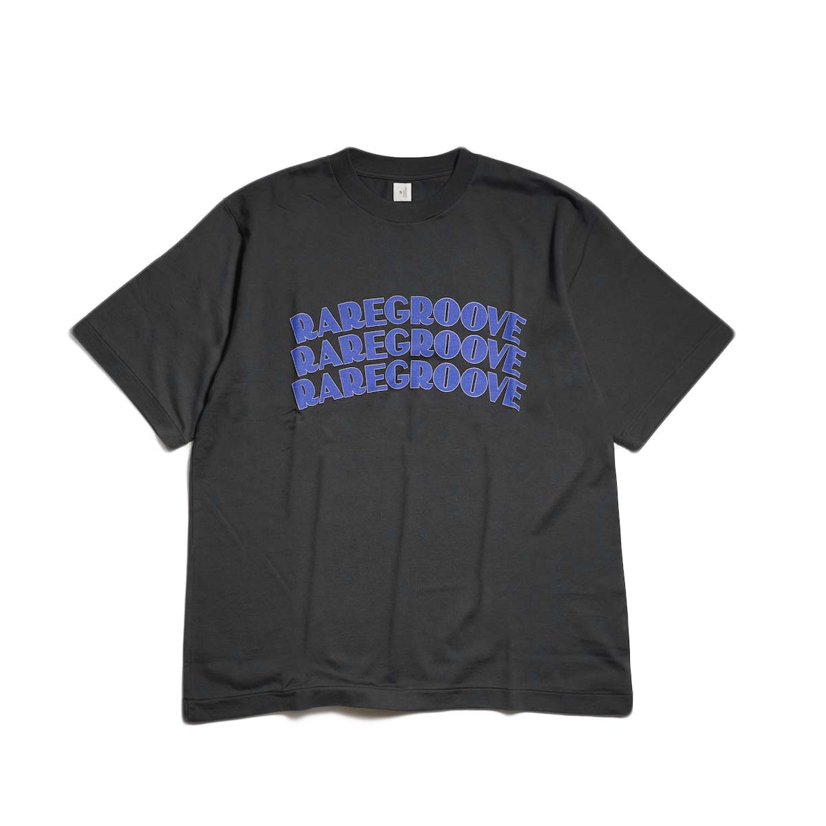 blurhms ROOTSTOCK / RAREGROOVE Print Tee STANDARD (Ink Black×Blue-PT)