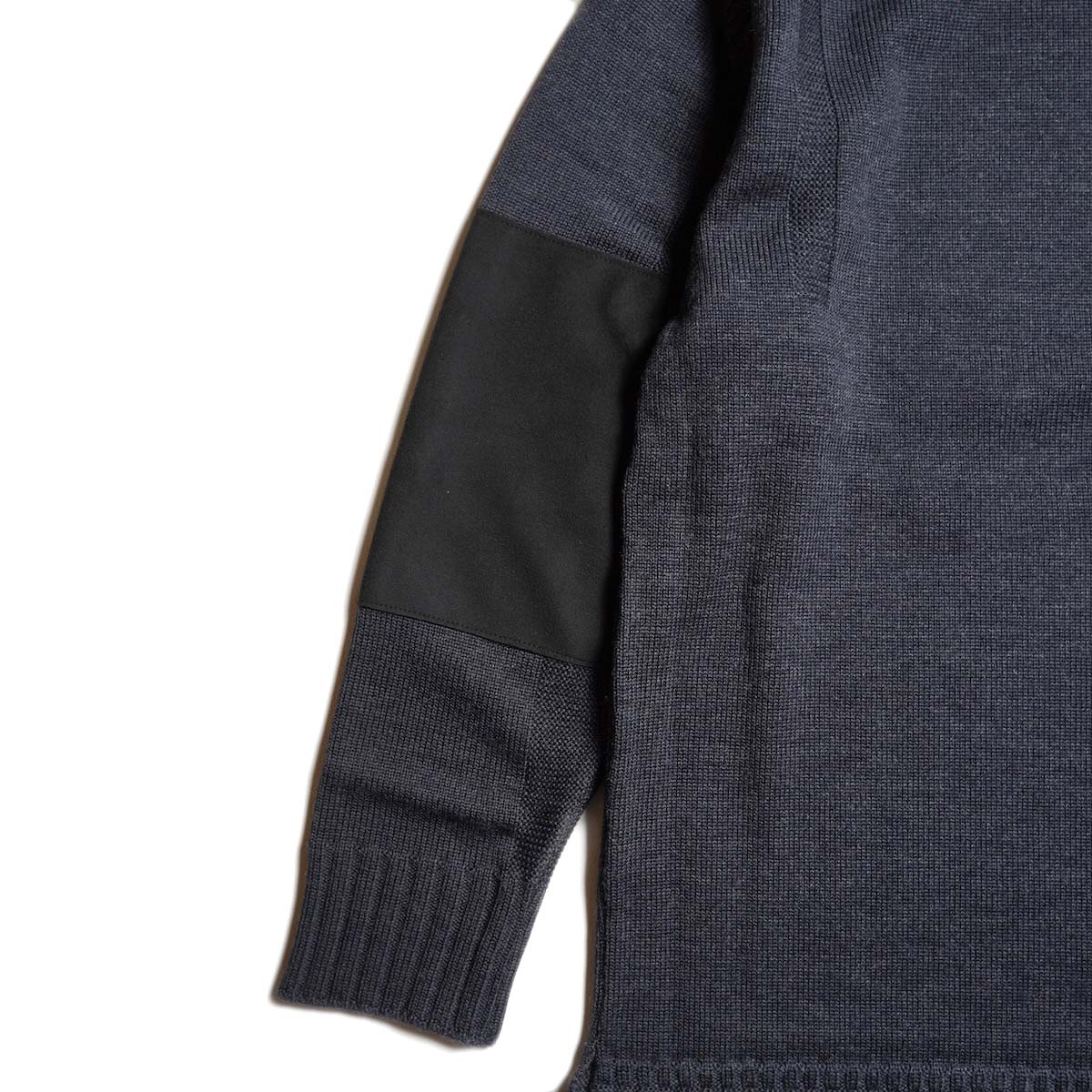 BRENA / PECHEUR - NEW ZEALAND MERINO (Charcoal) エルボーパッチ