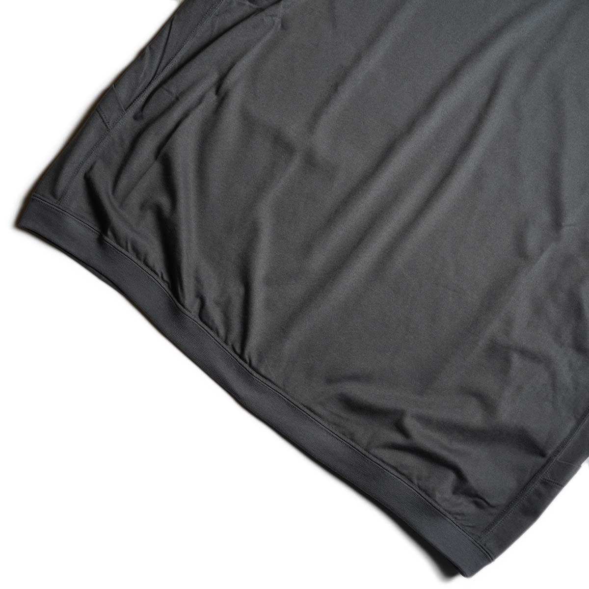 CALEDOOR / Ice Pack Nylon T-Shirt (Gray) 裾