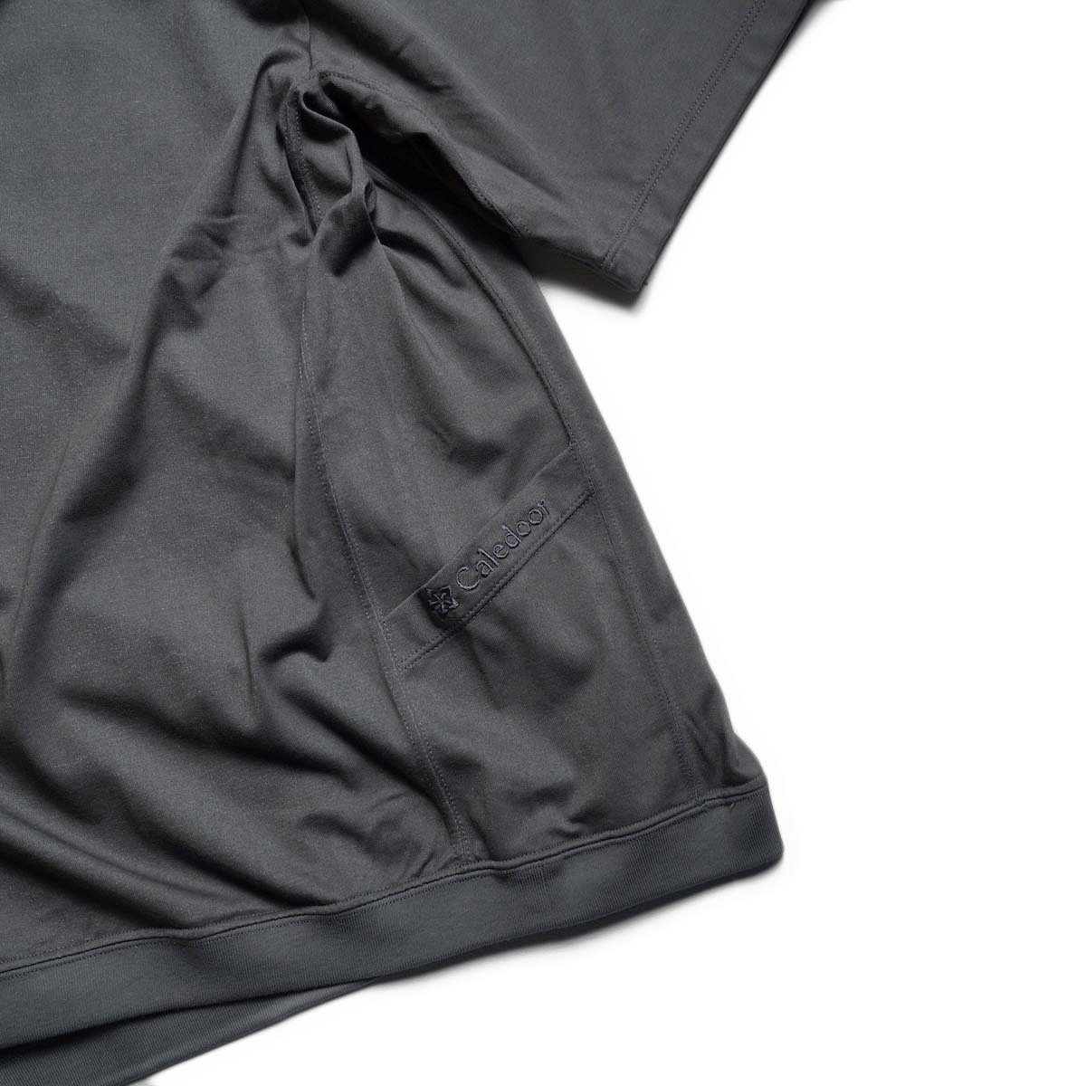 CALEDOOR / Ice Pack Nylon T-Shirt (Gray) サイドポケット