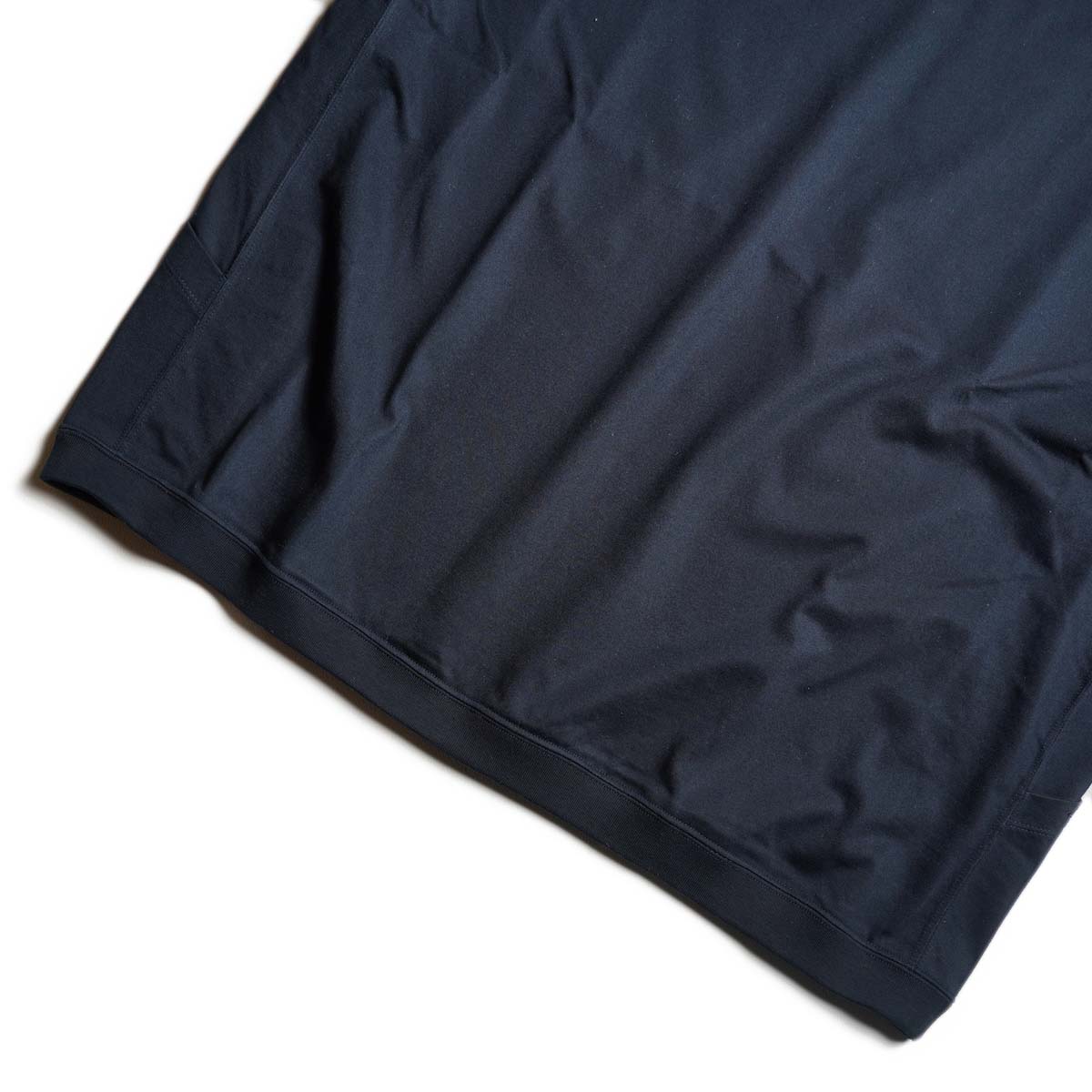 CALEDOOR / Ice Pack Nylon T-Shirt (Navy) 裾