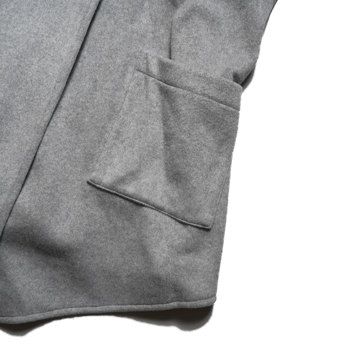 COGTHEBIGSMOKE / GITTY HOODED CAPE (Lt Grey)