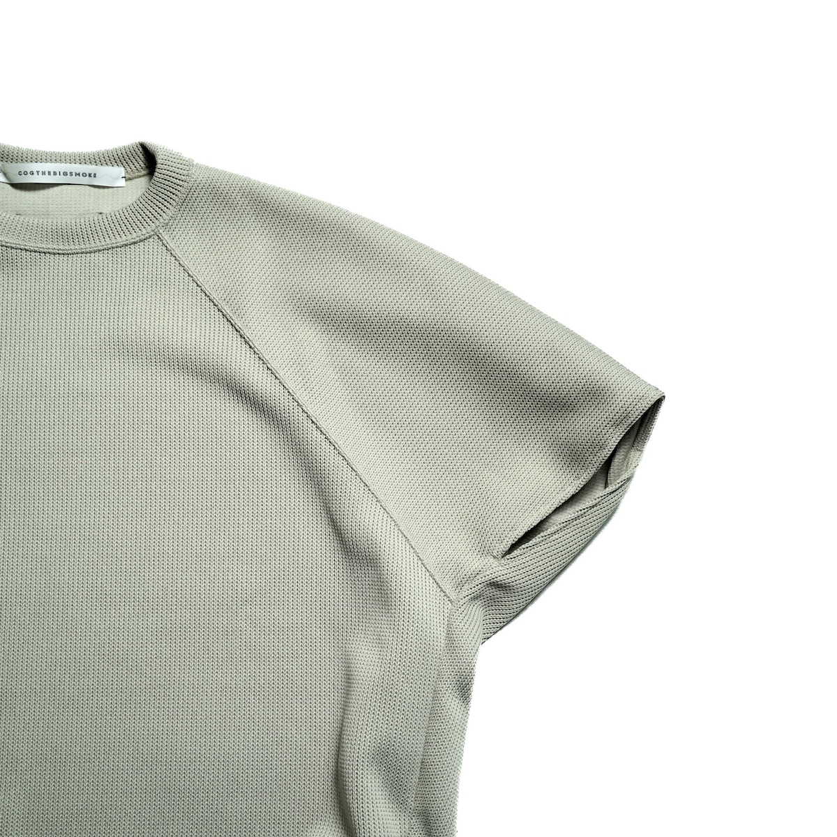 COGTHEBIGSMOKE / HELLEN PENTAGON TOP (Peal Grey) 袖