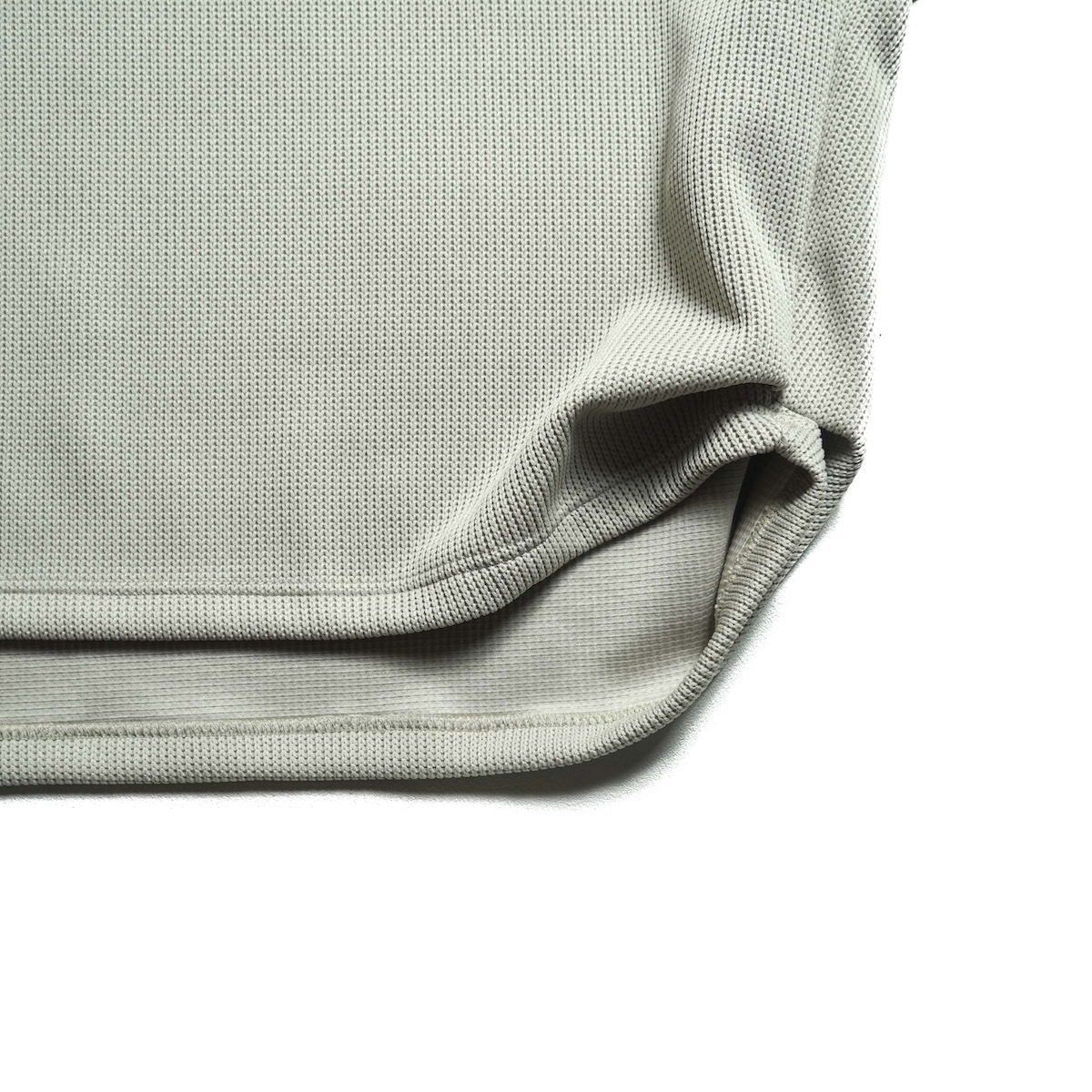 COGTHEBIGSMOKE / HELLEN PENTAGON TOP (Peal Grey) 裾