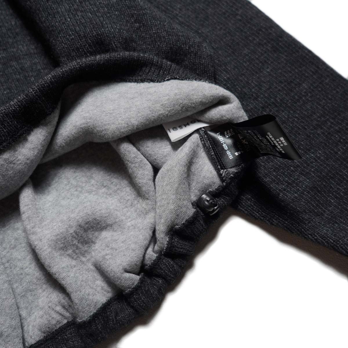 COGTHEBIGSMOKE / KORA BOTTLE NECK TOP (Charcoal) 裾コード
