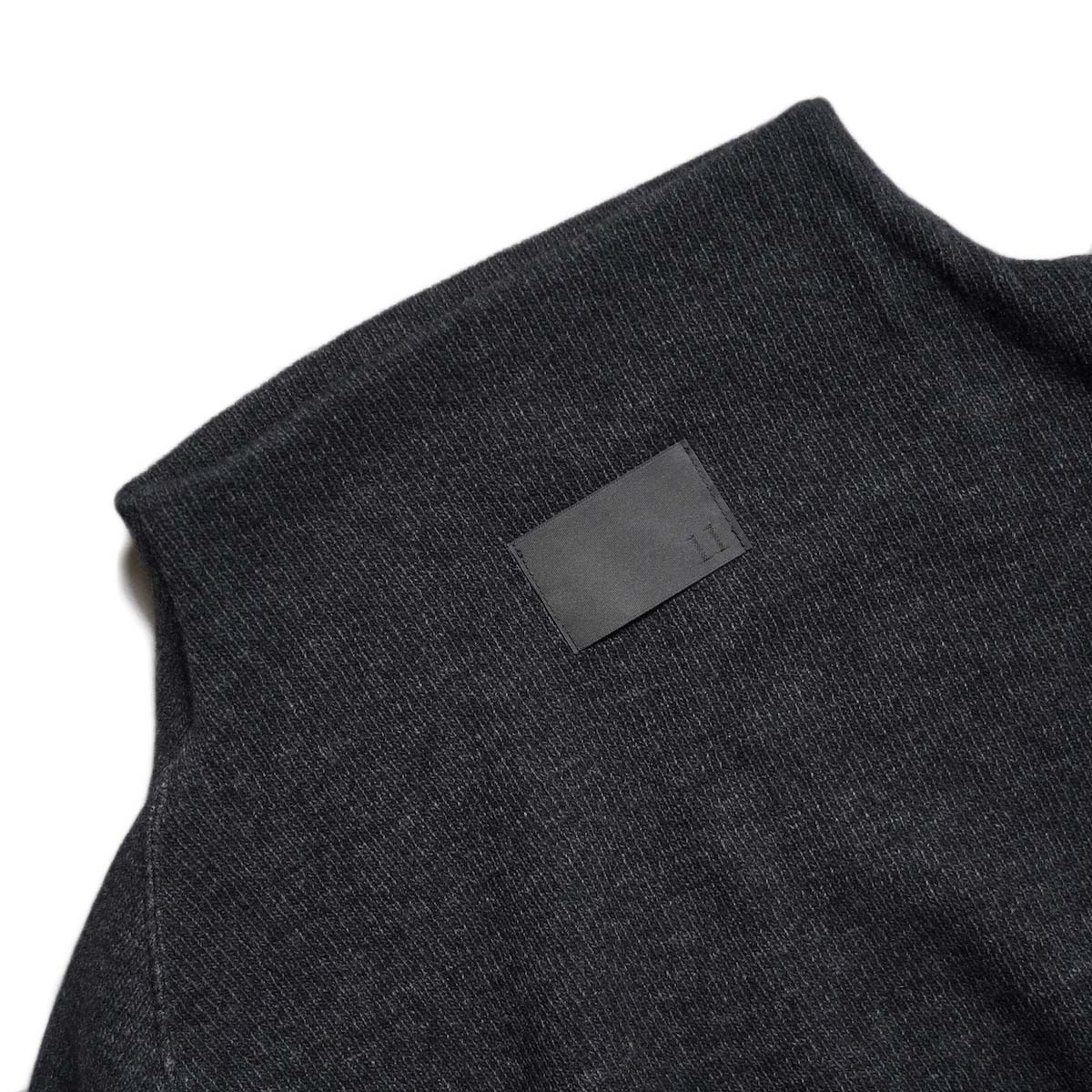 COGTHEBIGSMOKE / KORA BOTTLE NECK TOP (Charcoal) タグ