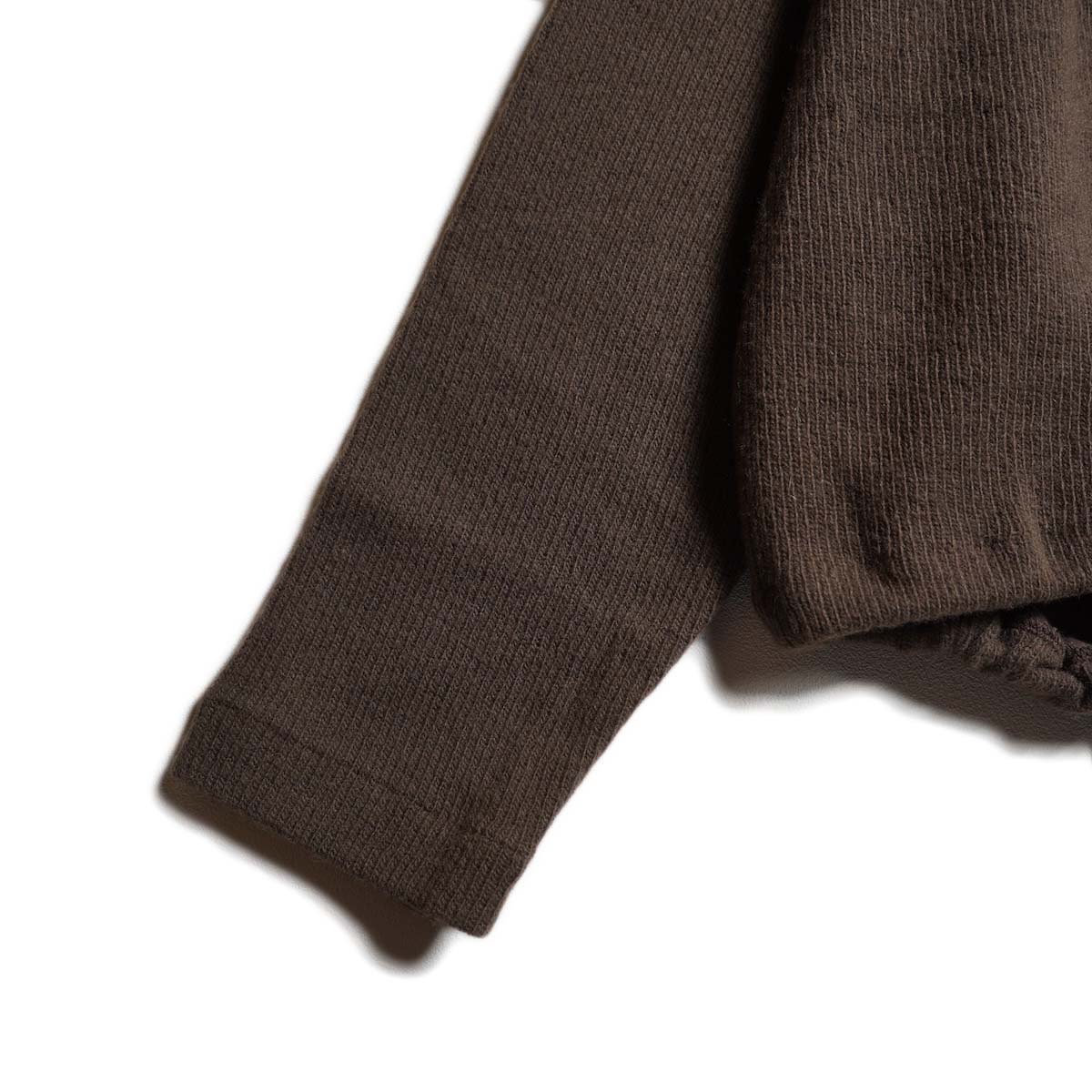 COGTHEBIGSMOKE / KORA BOTTLE NECK TOP (Chocolate) 袖