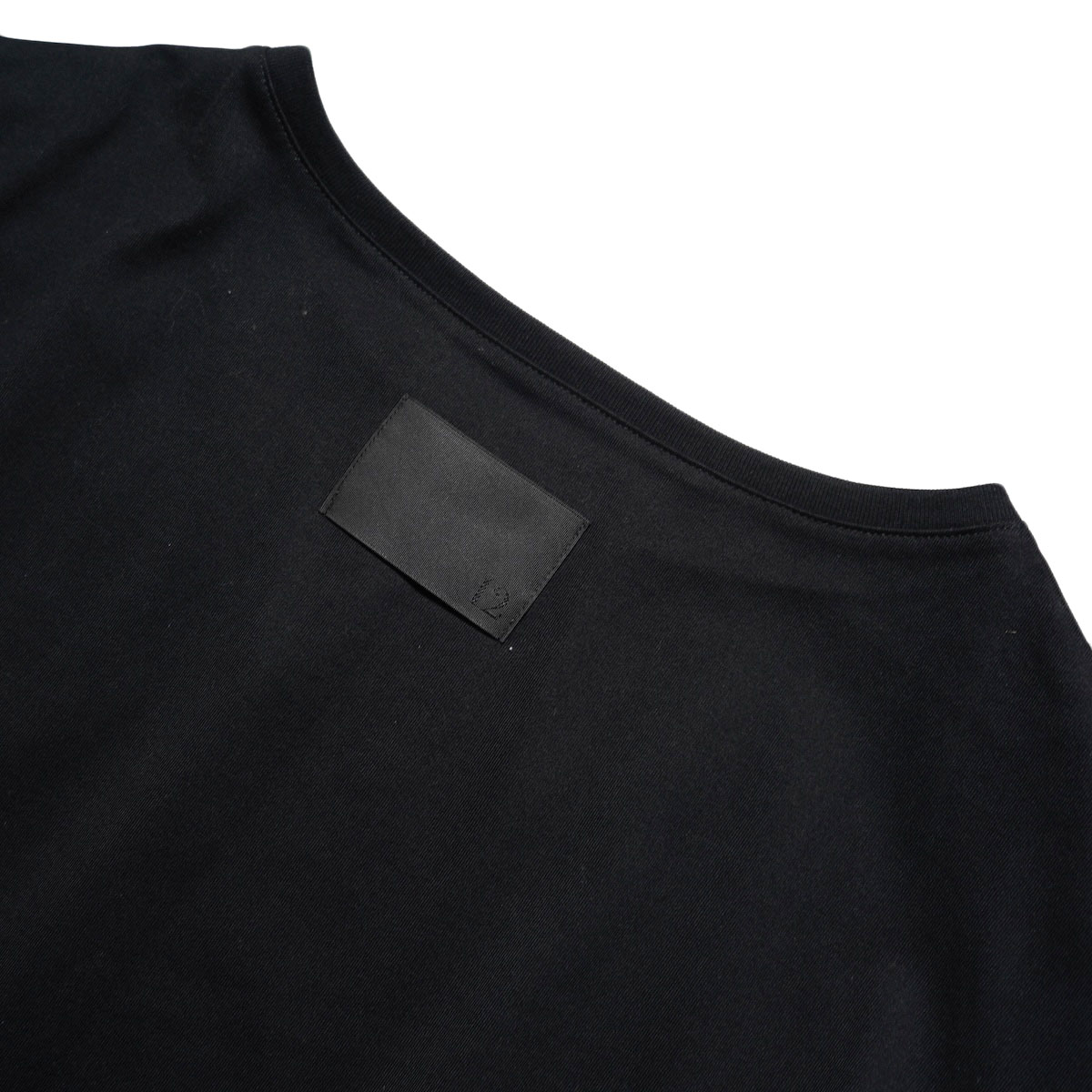 COGTHEBIGSMOKE / LISA FRENCH SLEEVE TOP (Black) 背面タグ