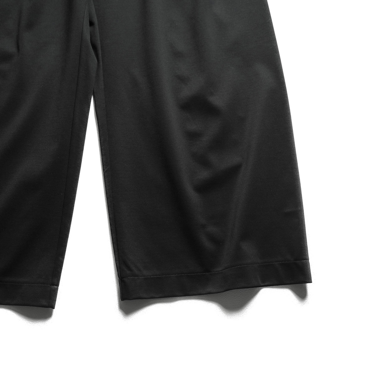 COGTHEBIGSMOKE / LUCY BAGGY TROUSERS (Black) 裾