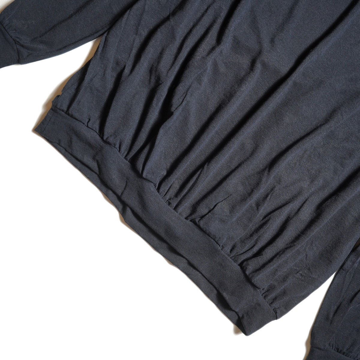COGTHEBIGSMOKE / MACY NARROW SLV CREW NECK TOP (Navy)