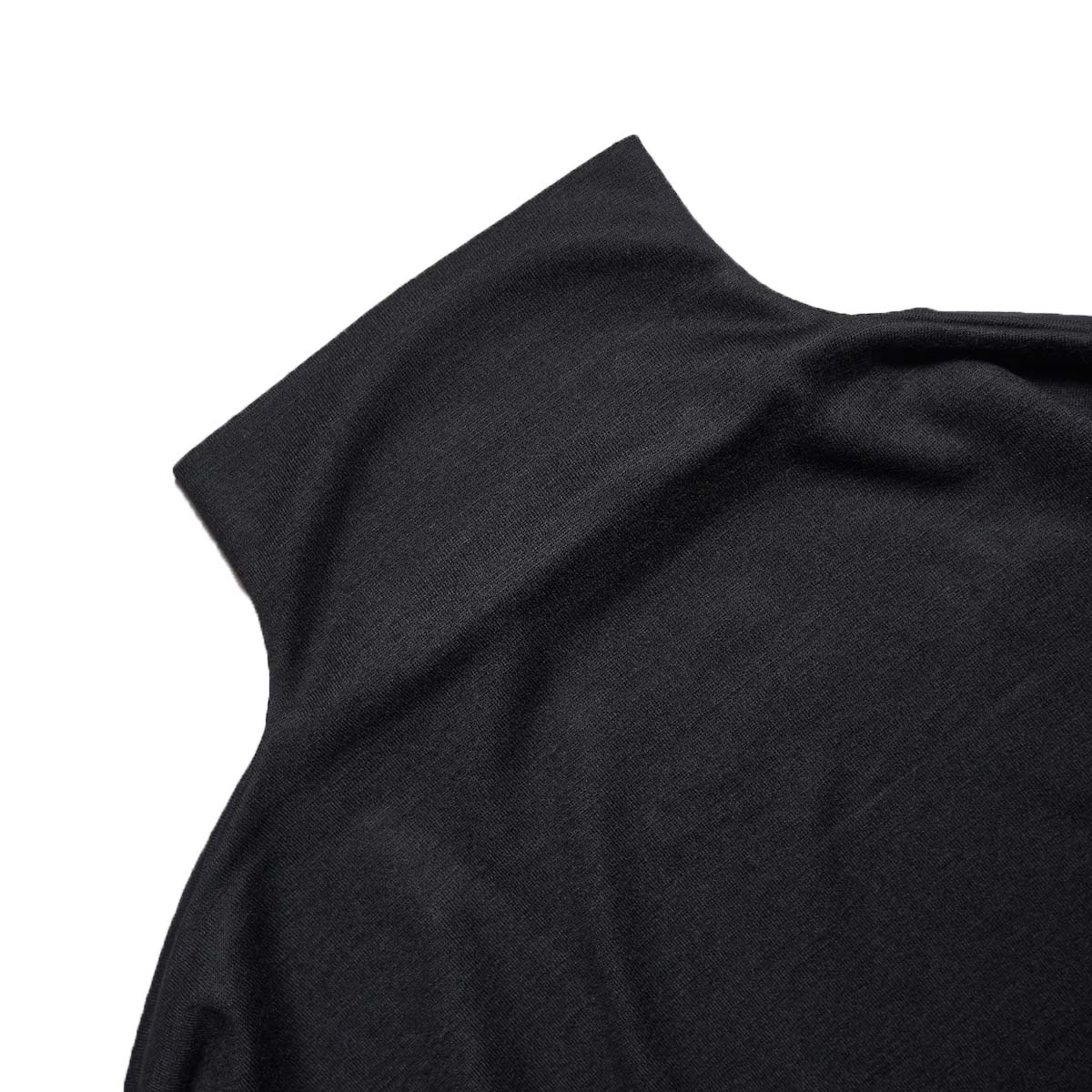 COGTHEBIGSMOKE / NAIA BOTTLE NECK TOP (Black) ネック