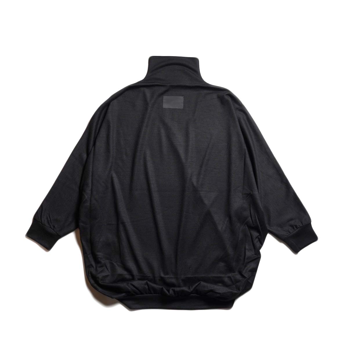 COGTHEBIGSMOKE / NAIA BOTTLE NECK TOP (Black) 背面