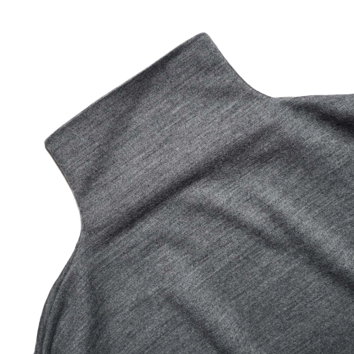 COGTHEBIGSMOKE / NAIA BOTTLE NECK TOP (Charcoal) ネック