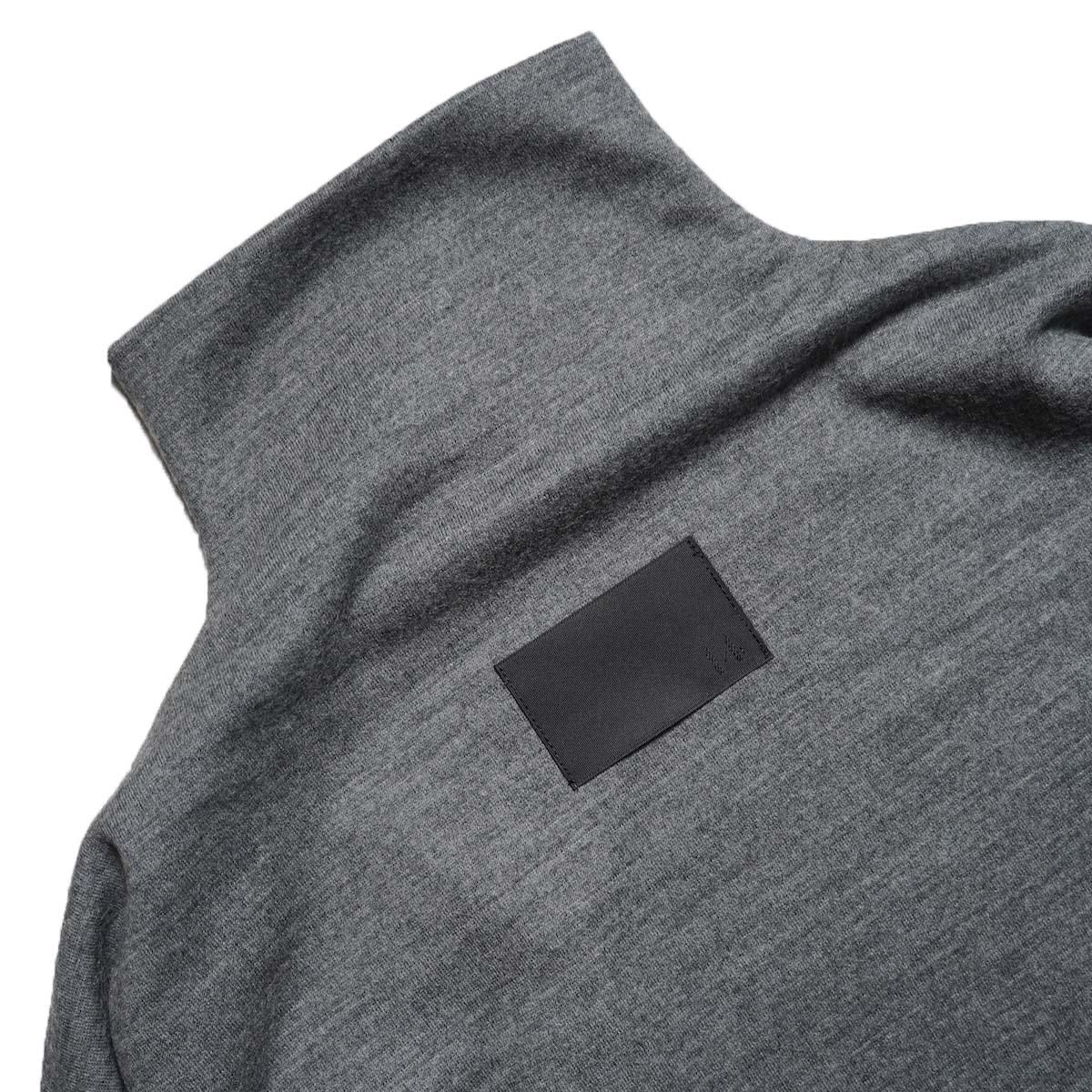 COGTHEBIGSMOKE / NAIA BOTTLE NECK TOP (Charcoal) タグ