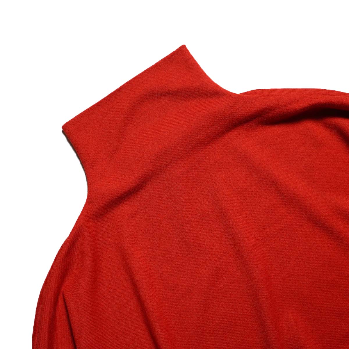 COGTHEBIGSMOKE / NAIA BOTTLE NECK TOP (Scarlet) ネック