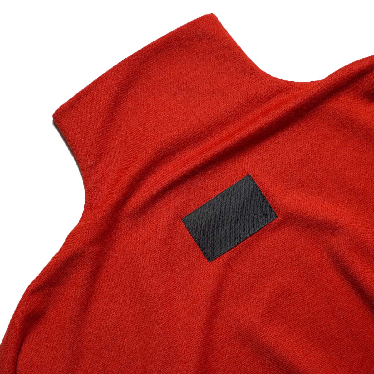 COGTHEBIGSMOKE / NAIA BOTTLE NECK TOP (Scarlet) タグ