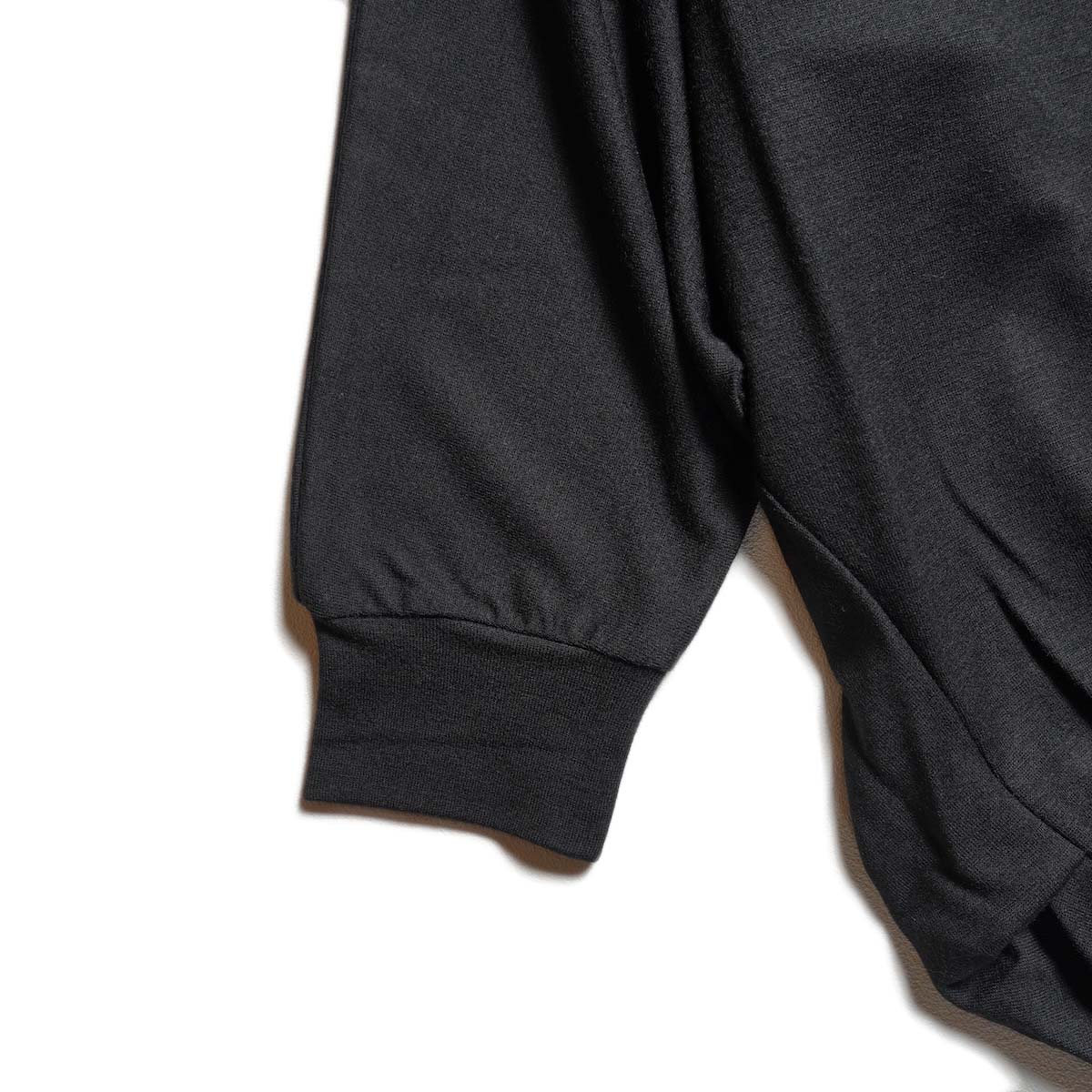 COGTHEBIGSMOKE / ONIX CREW NECK TOP (Black) 袖リブ